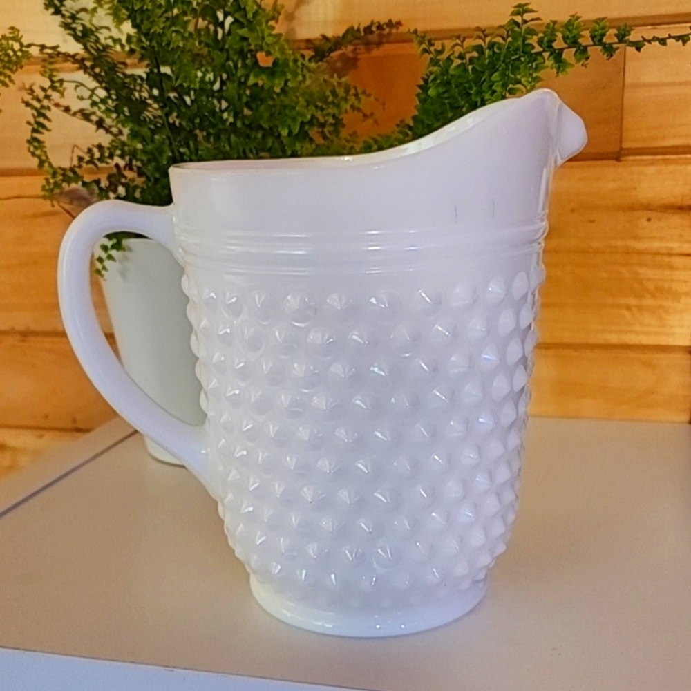 Rare! Vintage hobnail milkglass pitcher